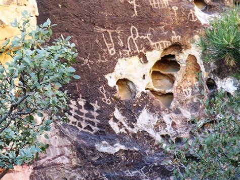 Petroglyph Wall Trip To Grand Canyon Petroglyphs Las Vegas Hiking