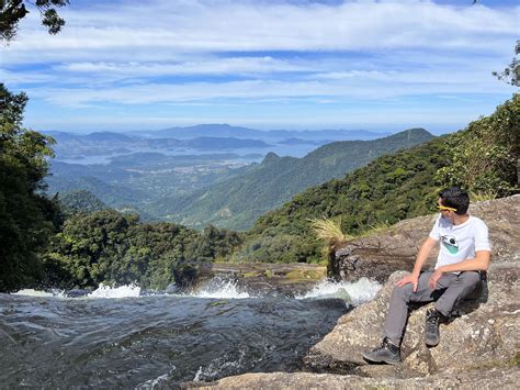 Cachoeira do Bracuí trilha vista para o mar em Bananal SP