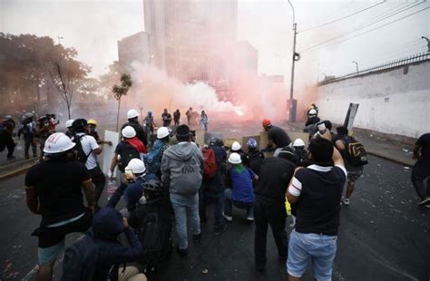 Marcha En Lima Se Registran Enfrentamientos Entre Manifestantes Y PNP