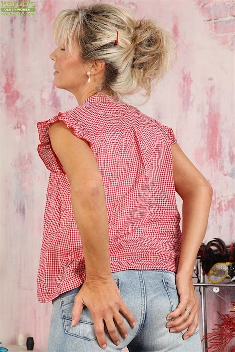 Older Blonde Woman Janet Darling Playing With Puffy Labia Lips CoedCherry