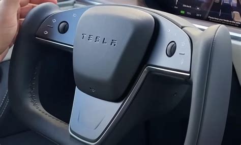 Tesla Renova El Volant Yoke Del Model S X I Corregeix Alguns Errors