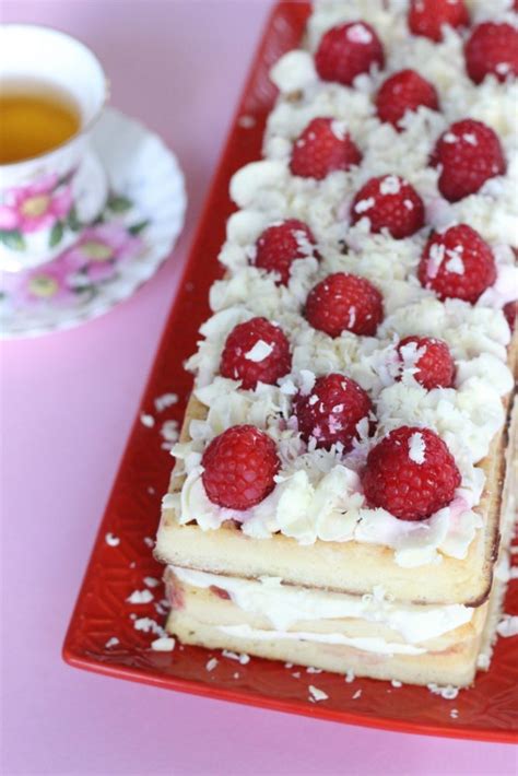 Wafeltaart Met Witte Chocolade En Frambozen