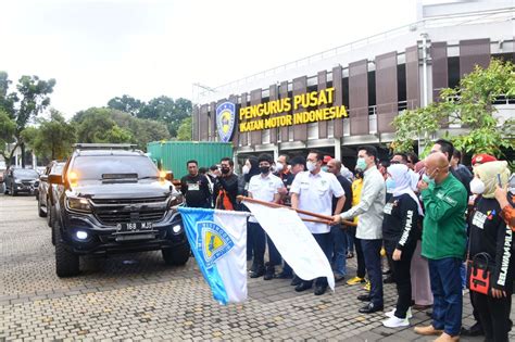 FOTO Bamsoet Donasikan Enam Bulan Gaji Ketua MPR RI Bantu Korban