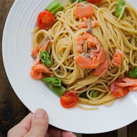 【醤油×マヨ＝最高】スモークサーモンとアスパラガスの和風パスタ クラシル