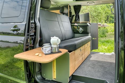 Seitlicher Schrank Mit Klapptisch Der SpaceCamper VW T6 1 Camping