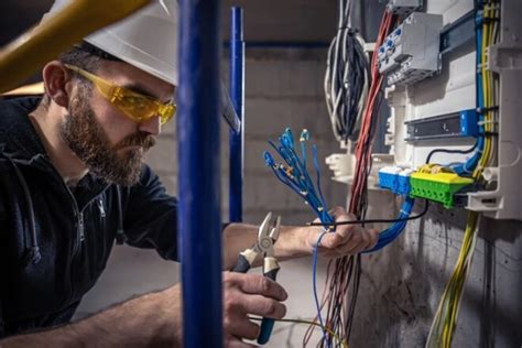 Électricien Maintenance Industrielle Études Fiche métier