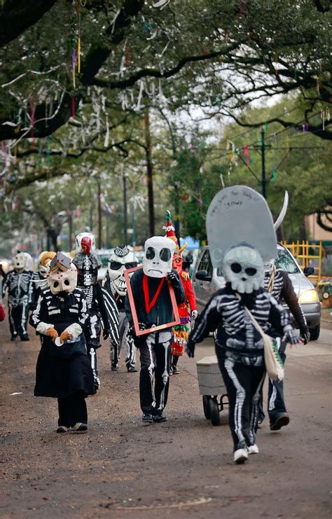 Mardi Gras Walking With Skeletons The Skeleton Krewe Varleypix