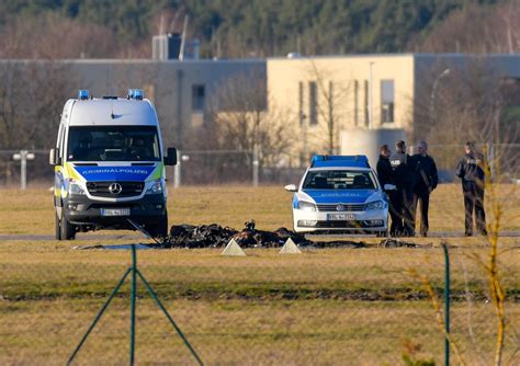 Ungl Ck In Strausberg Zwei Tote Bei Absturz Von Kleinflugzeug