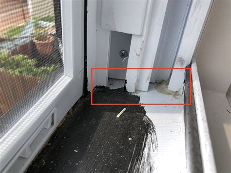 Should this part of the window be caulked? : r/homeowners