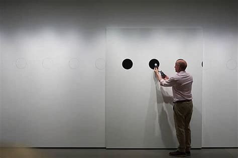 Art Gallery Design Lighting for Korean Artist Kim Yong-Ik