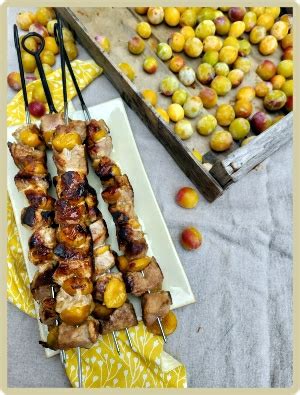 Brochettes de porc mariné aux mirabelles Les Casseroles de Carole