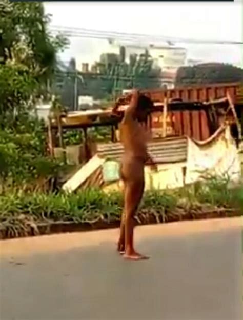 Lady Strips Unclad After Coming Down From A Car In Awka Photos