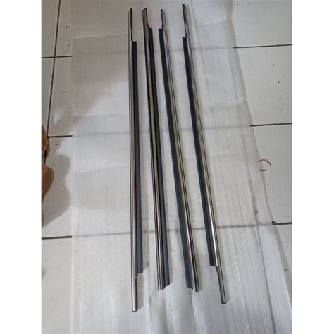 Jual Pelipit Pintu Karet Kaca Luar Crom Pcs Atau Satu Set Buat Mobil