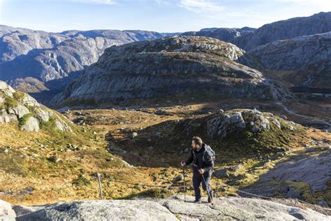 Kjerag Autumn Hike | Explore Lysefjorden