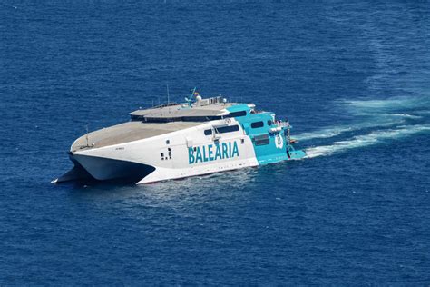 Baleària sustituye el Avemar Dos por el fast ferry Jaume III en la