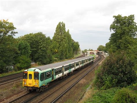 Train Approaching Norbury Station © Gareth James Cc By Sa20