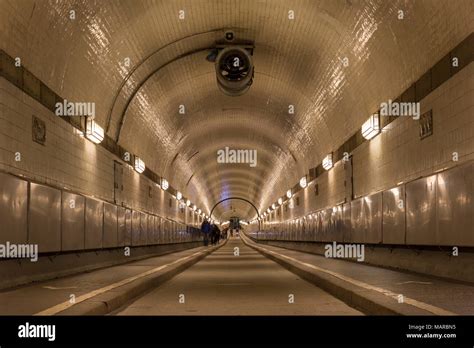 Hamburger Elbtunnel Fotos Und Bildmaterial In Hoher Aufl Sung Alamy