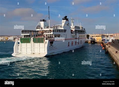 Armas Ferry Ship Volcan De Tindaya Arriving At Quayside Fotos Und