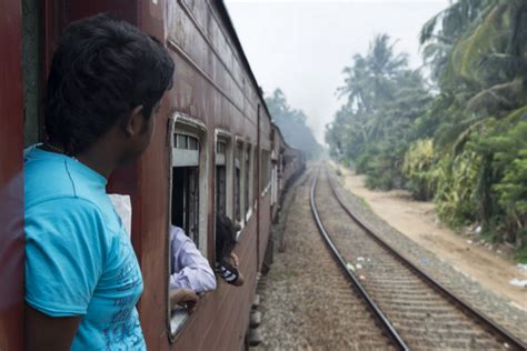 L Incroyable Train Entre Galle Et Colombo Au Sri Lanka