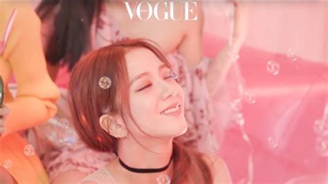 Pin By Rere 🦋 On ↳ Blackpink 블랙핑크 Blackpink Jisoo Black Pink Vogue