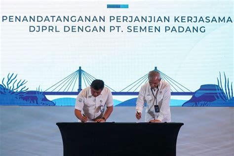 Foto KKP Gandeng PT Semen Padang Untuk Atasi Permasalahan Sampah Di Laut