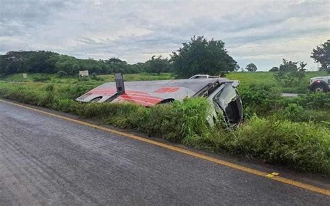 Volcadura De ADO En Autopista De Veracruz Deja Un Muerto Y 13 Heridos