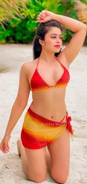 Kgf Actress Srinidhi Shetty Hot Bikini Pics Going Viral