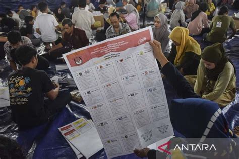 Penyortiran Dan Pelipatan Surat Suara Pemilu 2024 ANTARA News