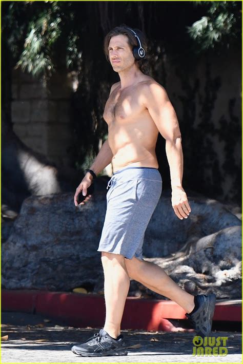 Photo Brad Falchuk Bares Hot Body On Shirtless Jog 22 Photo 4343317