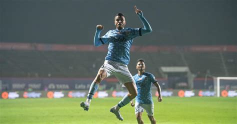 Isl Lallianzuala Chhangte And Vikram Singhs Late Goals Earn Mumbai