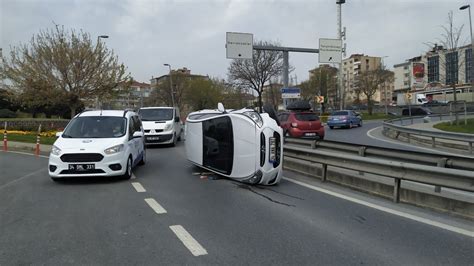 Avcılarda kontrolden çıkan otomobil bariyerlere çarptı