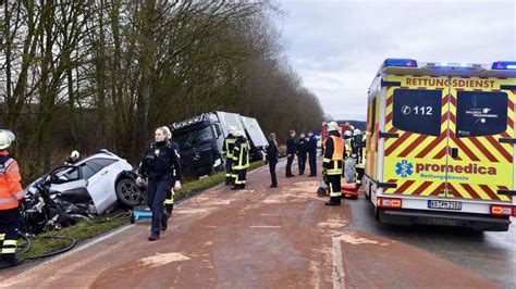 Waldeck Zwei Tote Nach Schwerem Unfall Auf B485 Lkw Fahrer Verletzt