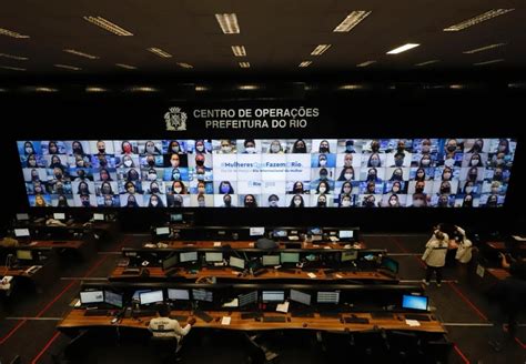 Centro de Operações da Prefeitura do Rio faz homenagem à colaboradoras