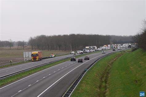 Flinke File Door Ongeval Op A Bij Weert Nederweert