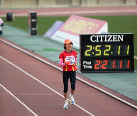 【週刊ランナーズ】「大阪国際女子マラソン」62歳の弓削田眞理子さんが2時間52分13秒の年代別世界記録！ － Runnet － 日本最大級！走る仲間のランニングポータル