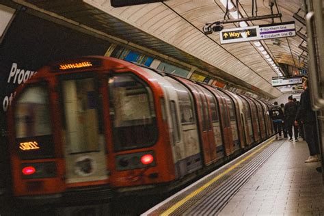 Central line trains, at their worst but not for long. : r/LondonUnderground