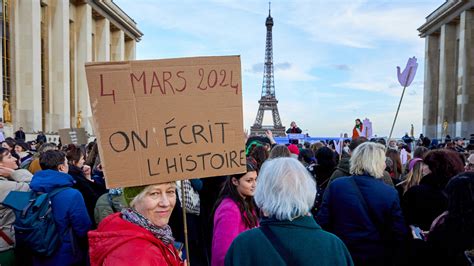 Aborto La Francia Il Primo Paese Al Mondo A Inserirlo Nella