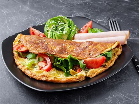 Keto omlet z szynką serem boczkiem mascarpone na słodko