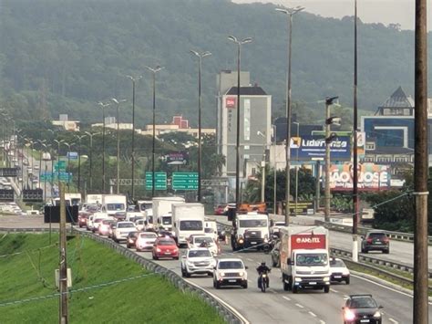 Acidentes deixam trânsito na Grande Florianópolis caótico