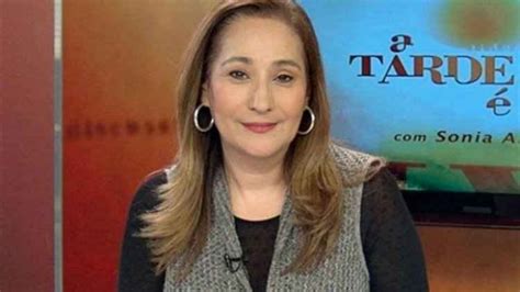 Sônia Abrão publica nude no Twitter e diz ter sido hackeada