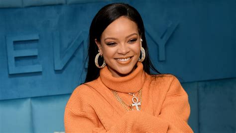 Rihanna Strips Down For Nsfw Savage X Fenty Holiday Photoshoot Iheart