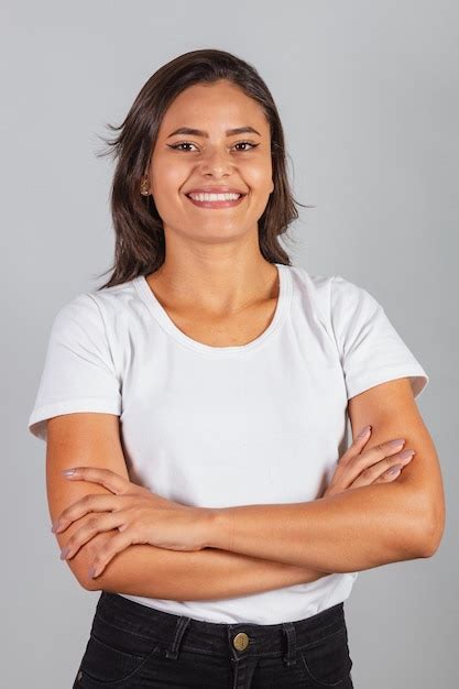 Hermosa Mujer Brasile A En Sesi N De Fotos De Camisa Blanca Foto Premium