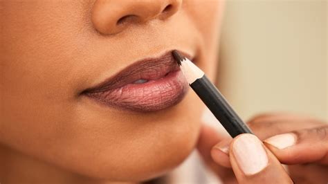 How To Blend Your Lipliner For An Even Fuller Look