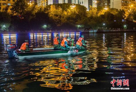 福建武警部队开展夜间水上救援训练 新闻中心 中国网