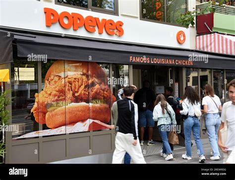 Popeyes Opens Its Nd Restaurant Located Place De La Republique In