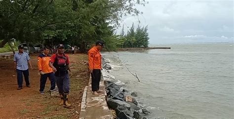 Cari Korban Tenggelam Tim Sar Gabungan Sisir Pinggir Pantai Trikora