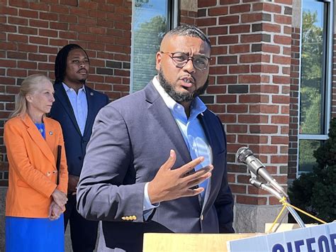 Elected offcials, gun crime activists call on voters to elect gun
