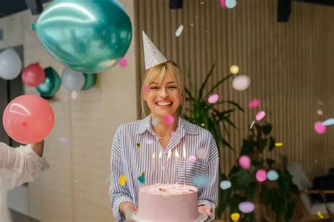 happy birthday   women pictures   images  unsplash