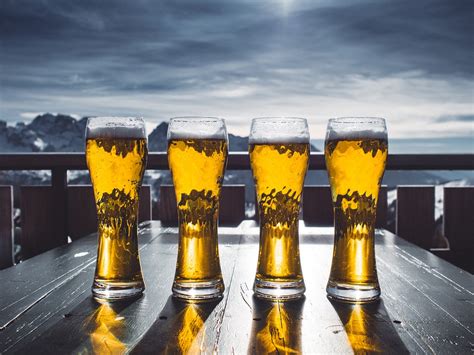 12 Types of Beer Glasses: Must Know for a Beer-Enthusiast-Turning-Connoisseur! - Derek Time