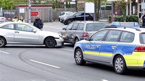 Autofahrer Liefert Sich Verfolgungsjagd Mit Der Polizei In Oldenburg